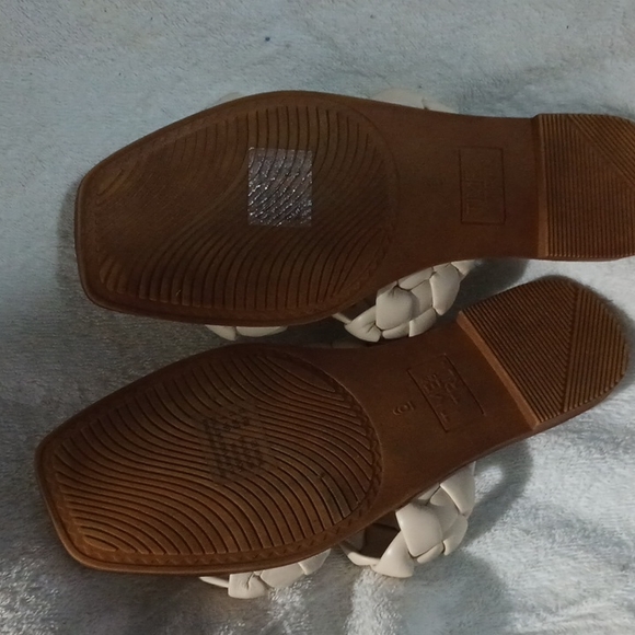 Sandals - Picture 3 of 4